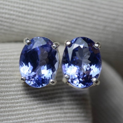 pendientes naturales auténticos de Tanzanite del óvalo del oro blanco 14k con la CZ