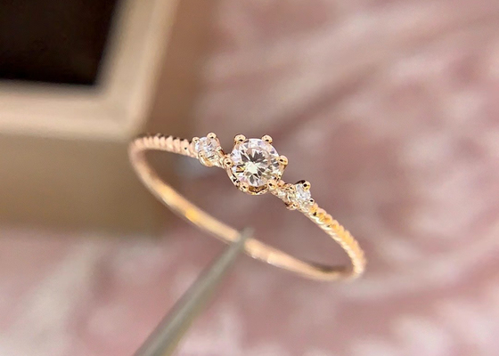 Garra que fija 14k el oro Diamond Ring, 0,1 Ct Diamond Ring For Gift