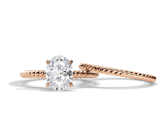 Anillo de oro oval del corte 9K 1.5ct 6×8M M con el diente de Moissanite que fija el tipo
