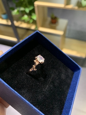 corte de ronda de la flor de la hoja de 14K Rose Gold Moonstone Wedding Rings