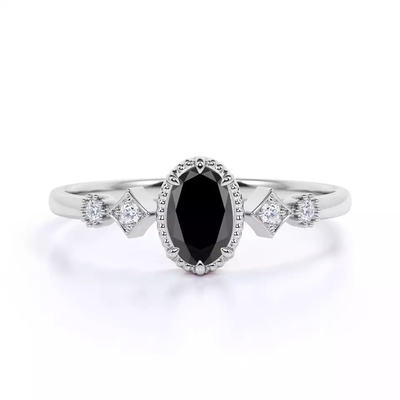 Anillo de compromiso de piedra de Diamond Accents Milgrain 5 blancos y negros ovales del corte 1,5 quilates
