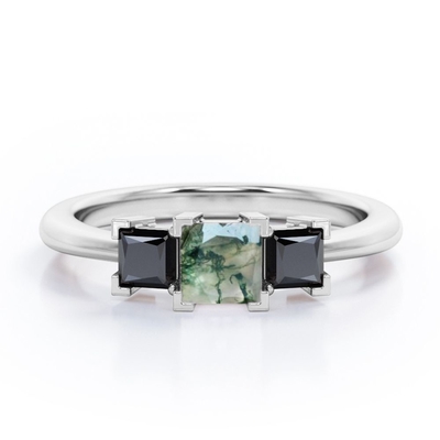 V-diente cuadrado minimalista - 0,45 princesas Cut Moss Green Agate de TCW con el compromiso creado laboratorio de la Tres-piedra