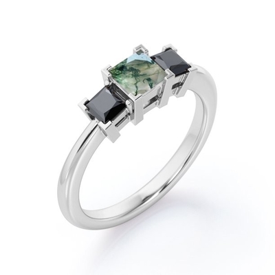 V-diente cuadrado minimalista - 0,45 princesas Cut Moss Green Agate de TCW con el compromiso creado laboratorio de la Tres-piedra