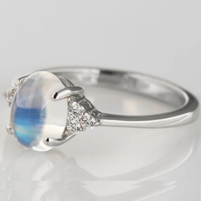 El óvalo de 925 Sterling Silver Rainbow Moonstone Jewelry cortó el anillo de compromiso de Moonstone del vintage para las mujeres