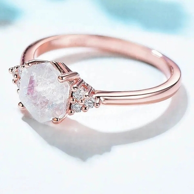 El óvalo de 925 Sterling Silver Rainbow Moonstone Jewelry cortó el anillo de compromiso de Moonstone del vintage para las mujeres