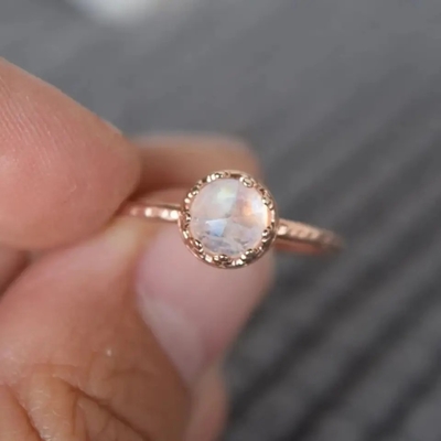 Anillo de piedra lunar azul natural de plata de ley 925 Diseño de joyería de piedra lunar