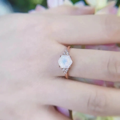 Anillo natural de Moonstone del arco iris Moonstone de la golosina auténtica de la joyería de Rose Gold Hexagon Shaped Wedding