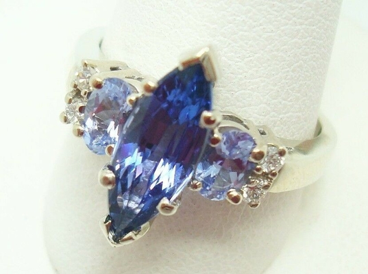 Anillo Sterling Silver Ring Jewelry de JewelersClub Tanzanite del diseño floral con el acento blanco de la CZ