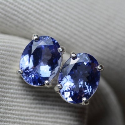 pendientes naturales auténticos de Tanzanite del óvalo del oro blanco 14k con la CZ