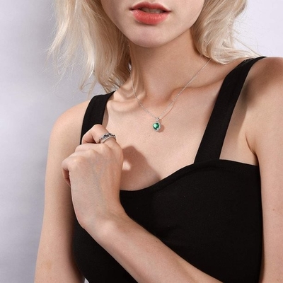 925 de plata elegantes Emerald Birthstone Necklace simulado Sterling Silver Heart Pendant Necklace