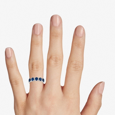 El laboratorio oval azul creó el zafiro y la Cinco-piedra Ring With Silver de la CZ