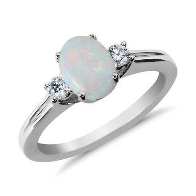 Ópalo oval y anillo del estilo del vintage del acento de la CZ en el oro blanco 10K