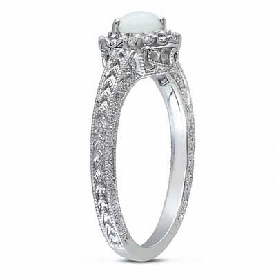 ópalo en forma de corazón de 5.0m m y 1/8 CT. Anillo del marco de T.W. CZ en Sterling Silver