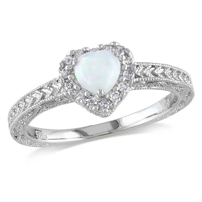 ópalo en forma de corazón de 5.0m m y 1/8 CT. Anillo del marco de T.W. CZ en Sterling Silver