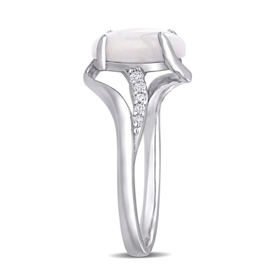 Ópalo oval y 1/15 CT. Anillo de la caña de la fractura del paso de T.W. CZBy en Sterling Silver