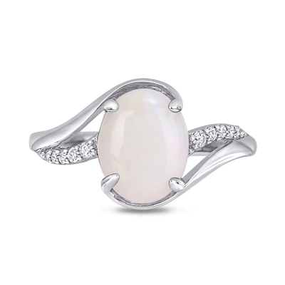 Ópalo oval y 1/15 CT. Anillo de la caña de la fractura del paso de T.W. CZBy en Sterling Silver