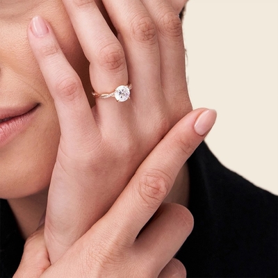 Oro amarillo torcido menudo de Diamond Engagement Ring In 9k de la vid