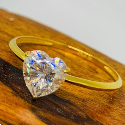Oro de amarillo del anillo 18K de las mujeres del compromiso del solitario de Moissanite del corazón