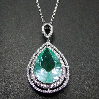Pera de la joyería de las mujeres que corta el rubí sintético verde alrededor de la circona cúbica blanca 925 Sterling Silver Fine Jewelry