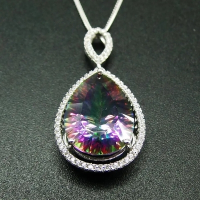 Pera de la joyería de las mujeres que corta el rubí sintético verde alrededor de la circona cúbica blanca 925 Sterling Silver Fine Jewelry