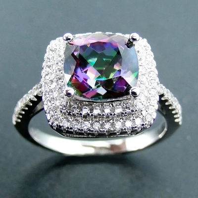 anillos de compromiso místicos de la piedra preciosa del halo de 14K Rose Gold Plated Heart Cut Topaz White CZ