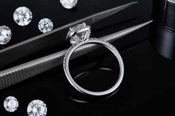 El cuadrado cortó el oro nupcial del diamante del cuadrado de Moissanite de las mujeres con el anillo de bodas romántico de plata