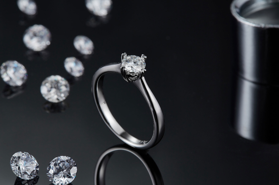 9K con señora minimalista Ring del mosaico de la joyería de plata de Moissanite