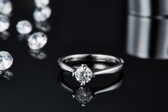 9K con señora minimalista Ring del mosaico de la joyería de plata de Moissanite