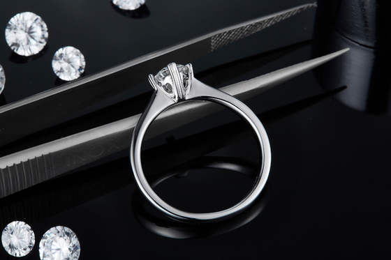 9K con señora minimalista Ring del mosaico de la joyería de plata de Moissanite