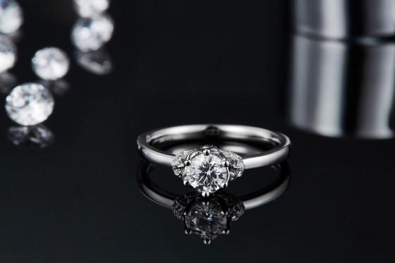 Joyería plateada única de las mujeres de Ring Custom Moissanite Ring Engagement del oro blanco del estilo de la flor