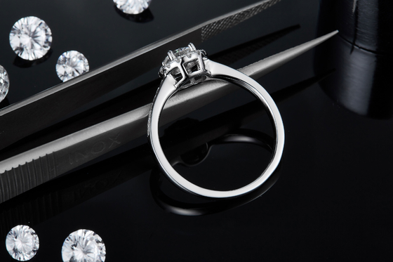 Anillo de plata de las mujeres del corte 9k Moissanite 925 redondos de piedra principales del modelo