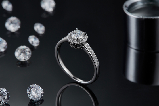 Anillo de plata de las mujeres del corte 9k Moissanite 925 redondos de piedra principales del modelo