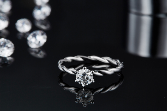 El compromiso de Moissanite para el oro blanco de la alianza de boda de Ring Set Diamonds And Sapphire de las mujeres pavimenta