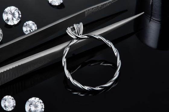 El compromiso de Moissanite para el oro blanco de la alianza de boda de Ring Set Diamonds And Sapphire de las mujeres pavimenta