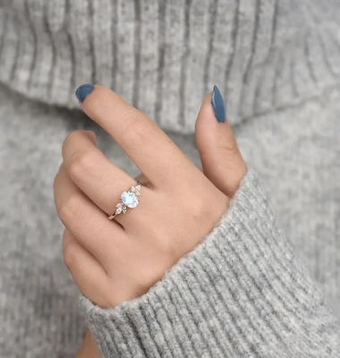 El óvalo tallado Sterling Silver Bridal Marquise Jewelry de las mujeres 925 del oro de Rose cortó el compromiso Ring For Women de Moonstone