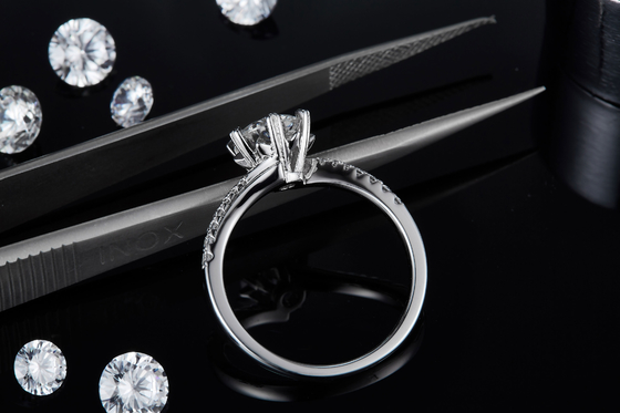 1.30CT las mujeres blancas del compromiso de Moissanite y de Sapphire Platineve Diamonds Jewelry suenan