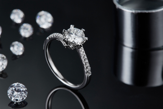 1.30CT las mujeres blancas del compromiso de Moissanite y de Sapphire Platineve Diamonds Jewelry suenan