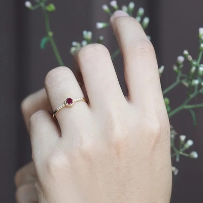 Compromiso mínimo Ring Dainty Unique de Sterling Silver Natural Ruby Hexagon del regalo
