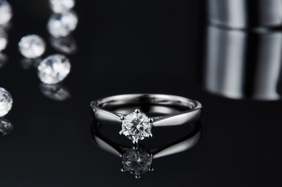 Plata minimalista Ring Round Cut White Moissanite CZ de la joyería que se casa 9K