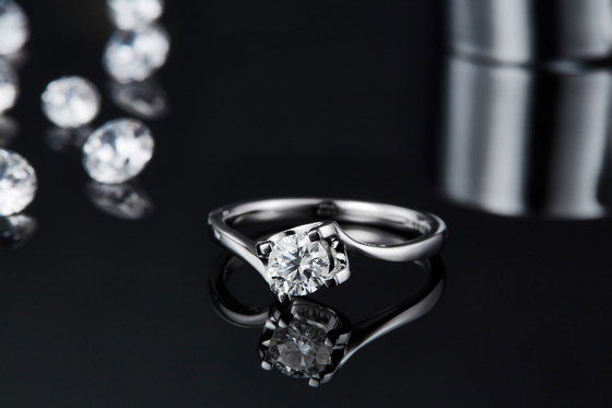 Joyería que se casa minimalista de la CZ Moissanite 9K del anillo de plata blanco trapezoidal del RD 4M M