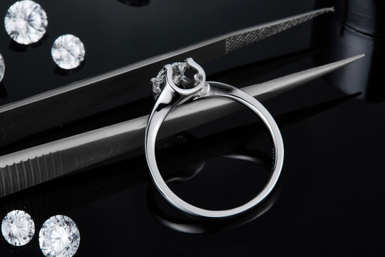 Joyería que se casa minimalista de la CZ Moissanite 9K del anillo de plata blanco trapezoidal del RD 4M M