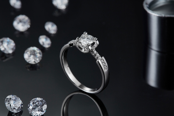 Boda de encargo minimalista blanca Ring For Women de Moissanite Sytle CZ