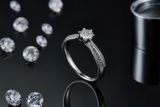 Joyería minimalista del oro de los diseños 9K, Moissanite 925 Ring Set de plata