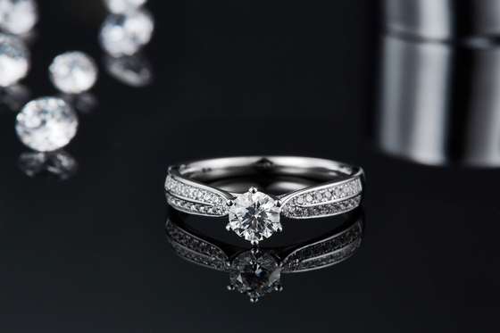 Joyería minimalista del oro de los diseños 9K, Moissanite 925 Ring Set de plata