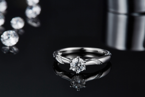 Compromiso de Sterling Silver Custom Moissanite Ring del blanco 925