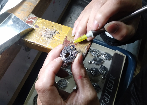 anillo de oro de 0.05ct 5pcs 9K 2M M con el diamante natural para el ODM del compromiso