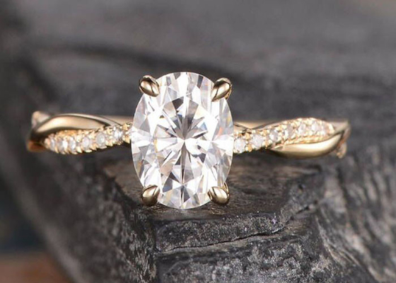 Anillo de compromiso oval 18K Rose Gold Material de Mossianite 2.5ct