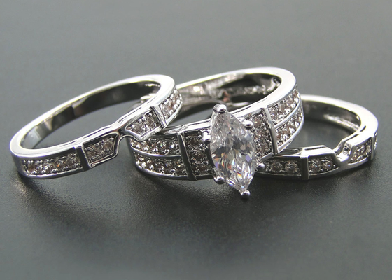 anillo de bodas del compromiso del oro de 10K 14K, ODM natural del anillo de diamante de 0.68ct 56pcs
