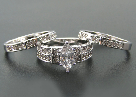anillo de bodas del compromiso del oro de 10K 14K, ODM natural del anillo de diamante de 0.68ct 56pcs