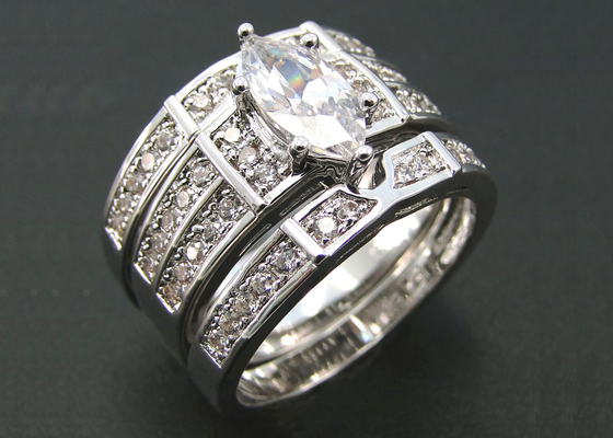 anillo de bodas del compromiso del oro de 10K 14K, ODM natural del anillo de diamante de 0.68ct 56pcs
